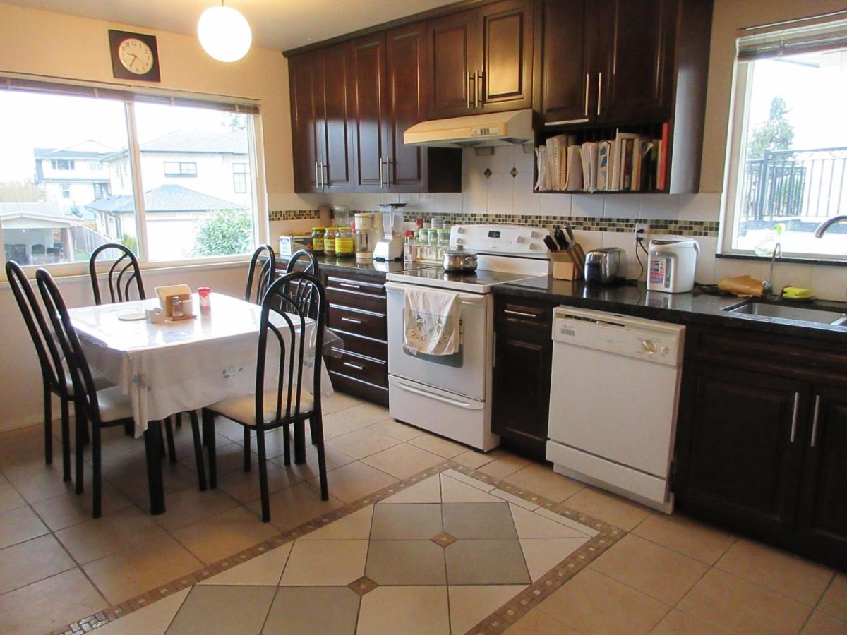 Quite House Near The Vancouver Airport Richmond Bagian luar foto